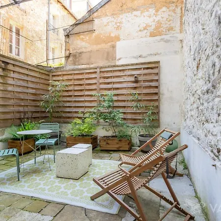 Les Marionnettistes, Atypique Avec Cour Privee Hyper Centre Place Ducale Διαμέρισμα